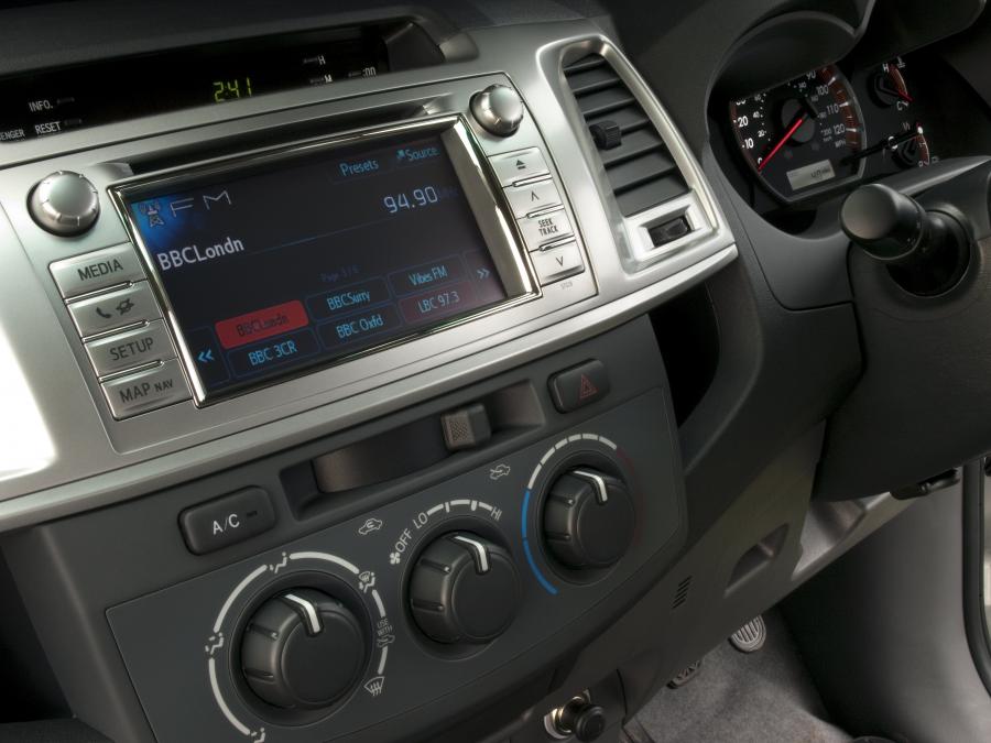  Toyota Hilux 2012 года  (UK) (фото 2 из 10)